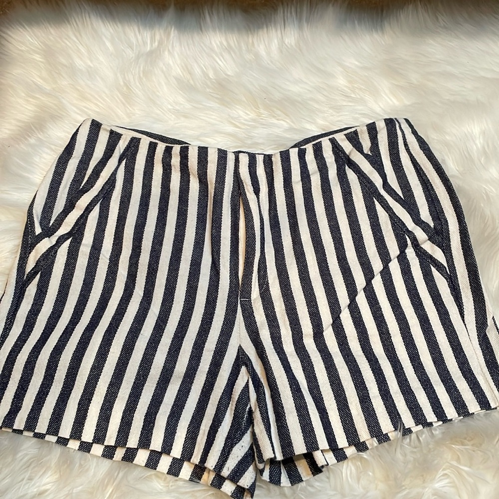 Striped Shorts. Dark blue/white stripes. Faux back pockets.